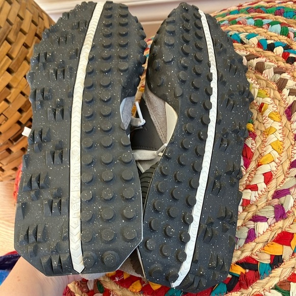 NWOT New Balance XC-72 Gray and White Sneakers - Picture 10 of 10